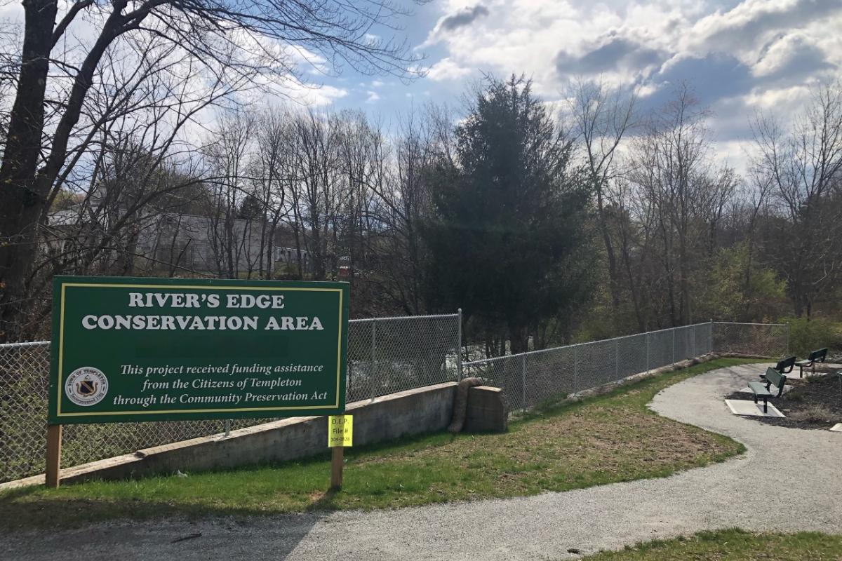 River's Edge Conservation Area recieves new fence!